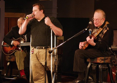 Willard Barth performing with Les Paul